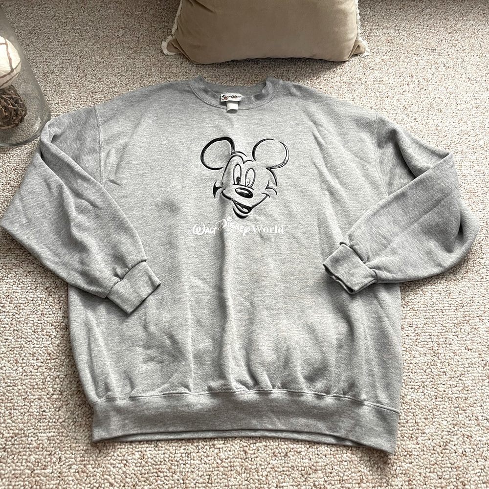 Disney sweatshirt ✨